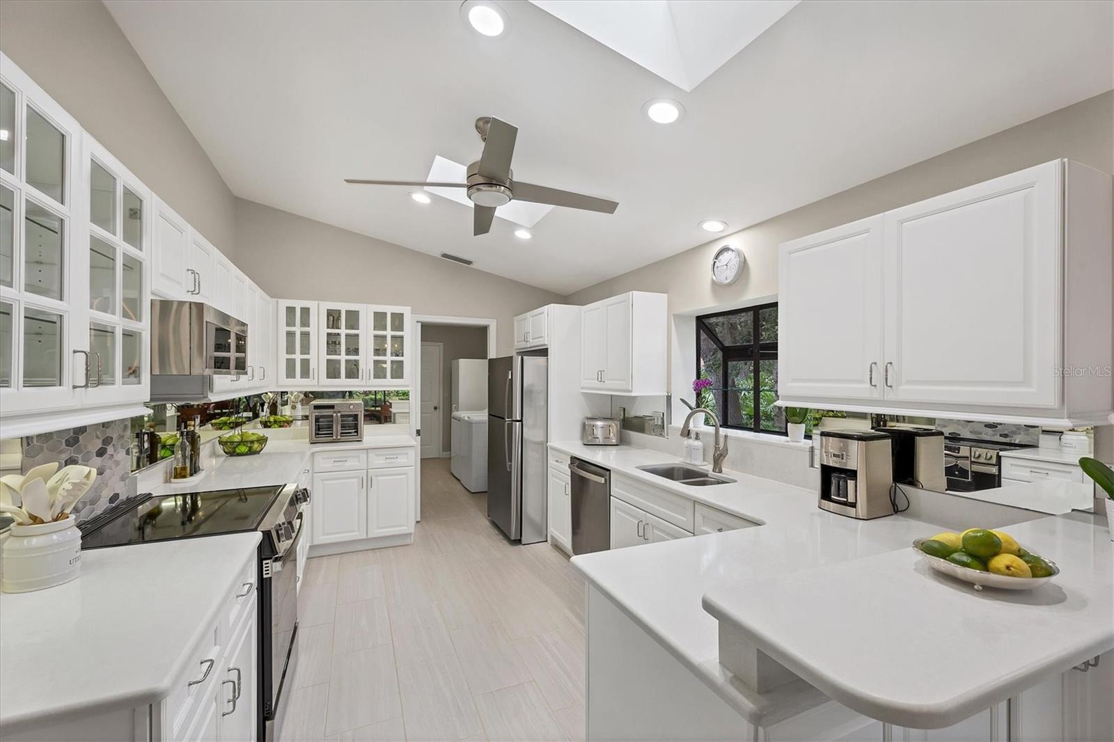 Image 21 of 94 For 7254 Oak Moss Drive 72