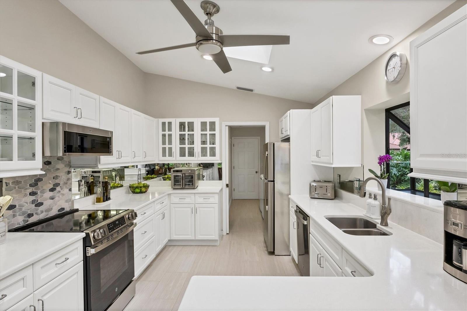 Image 22 of 94 For 7254 Oak Moss Drive 72