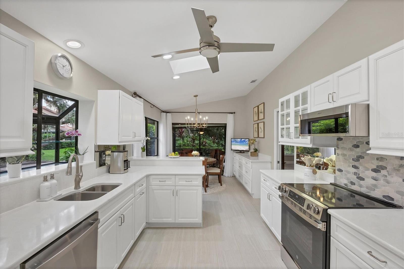 Image 27 of 94 For 7254 Oak Moss Drive 72