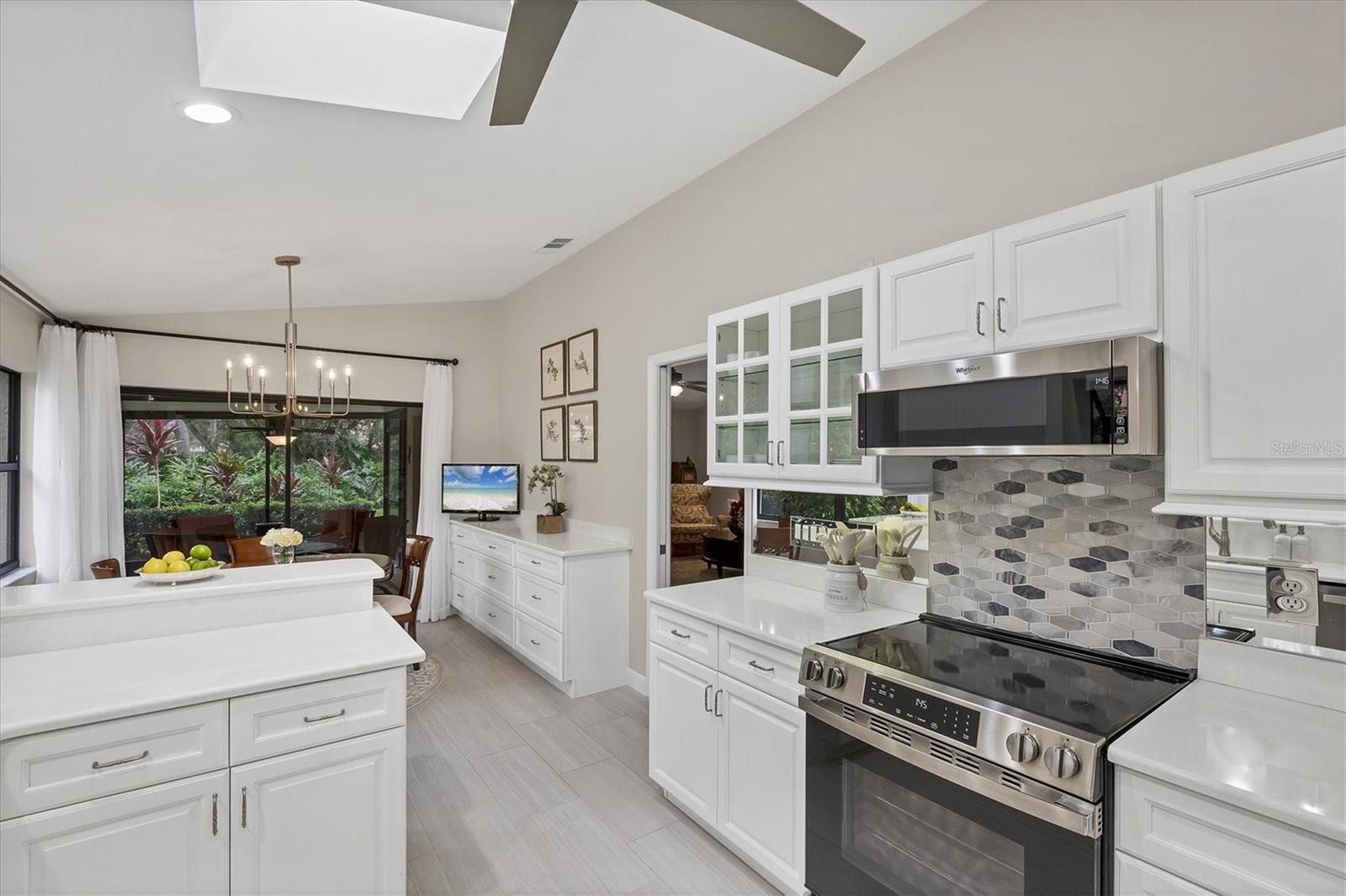 Image 28 of 94 For 7254 Oak Moss Drive 72