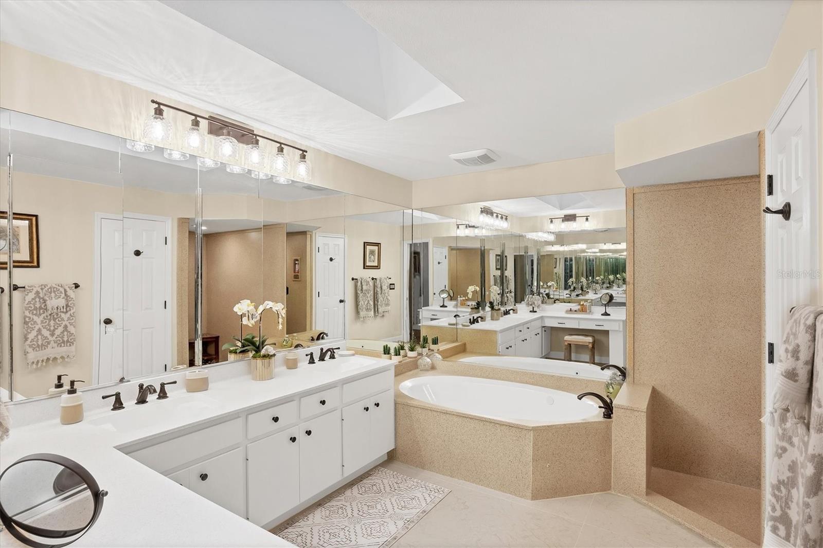 Image 42 of 94 For 7254 Oak Moss Drive 72