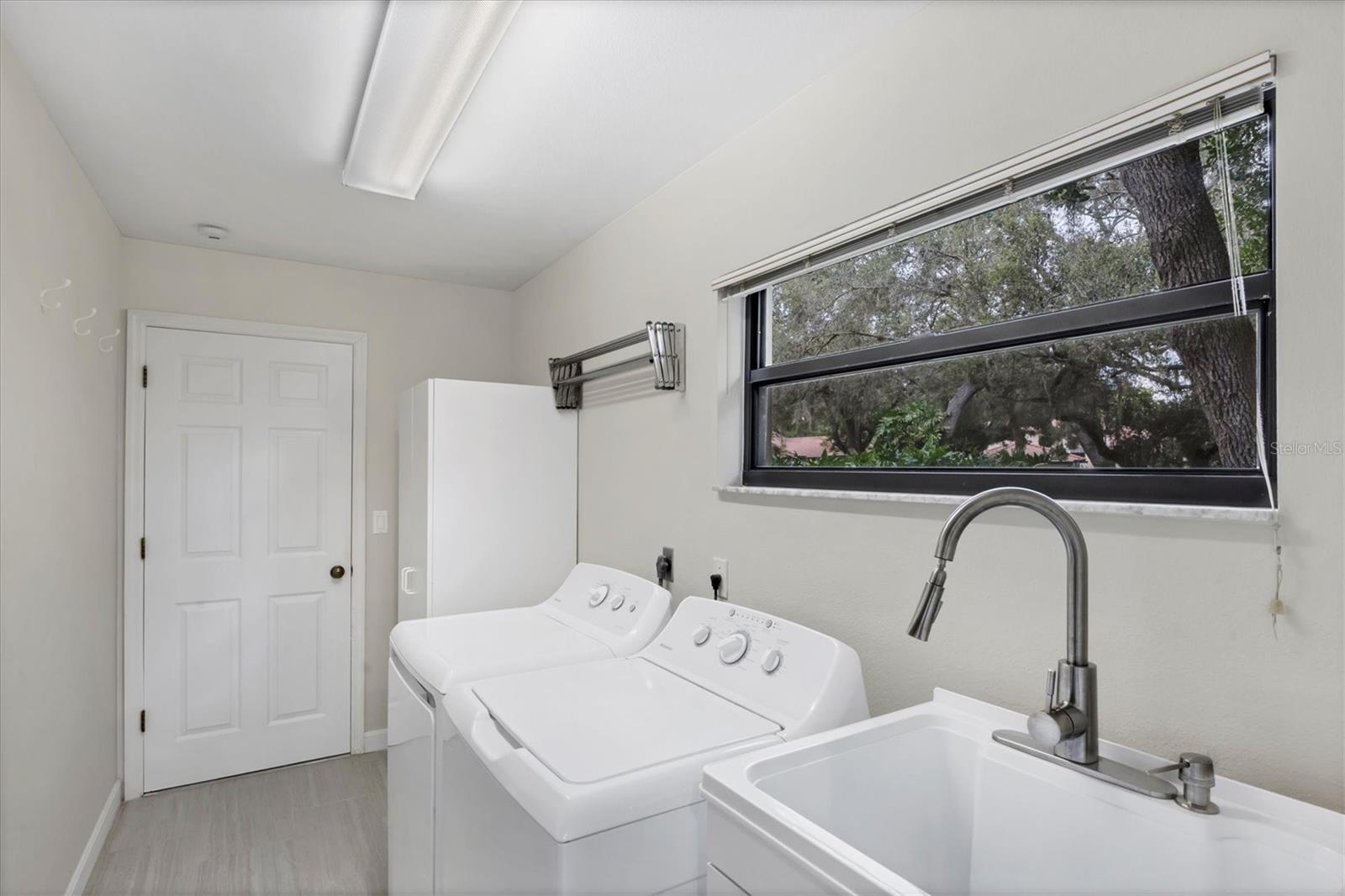 Image 60 of 94 For 7254 Oak Moss Drive 72