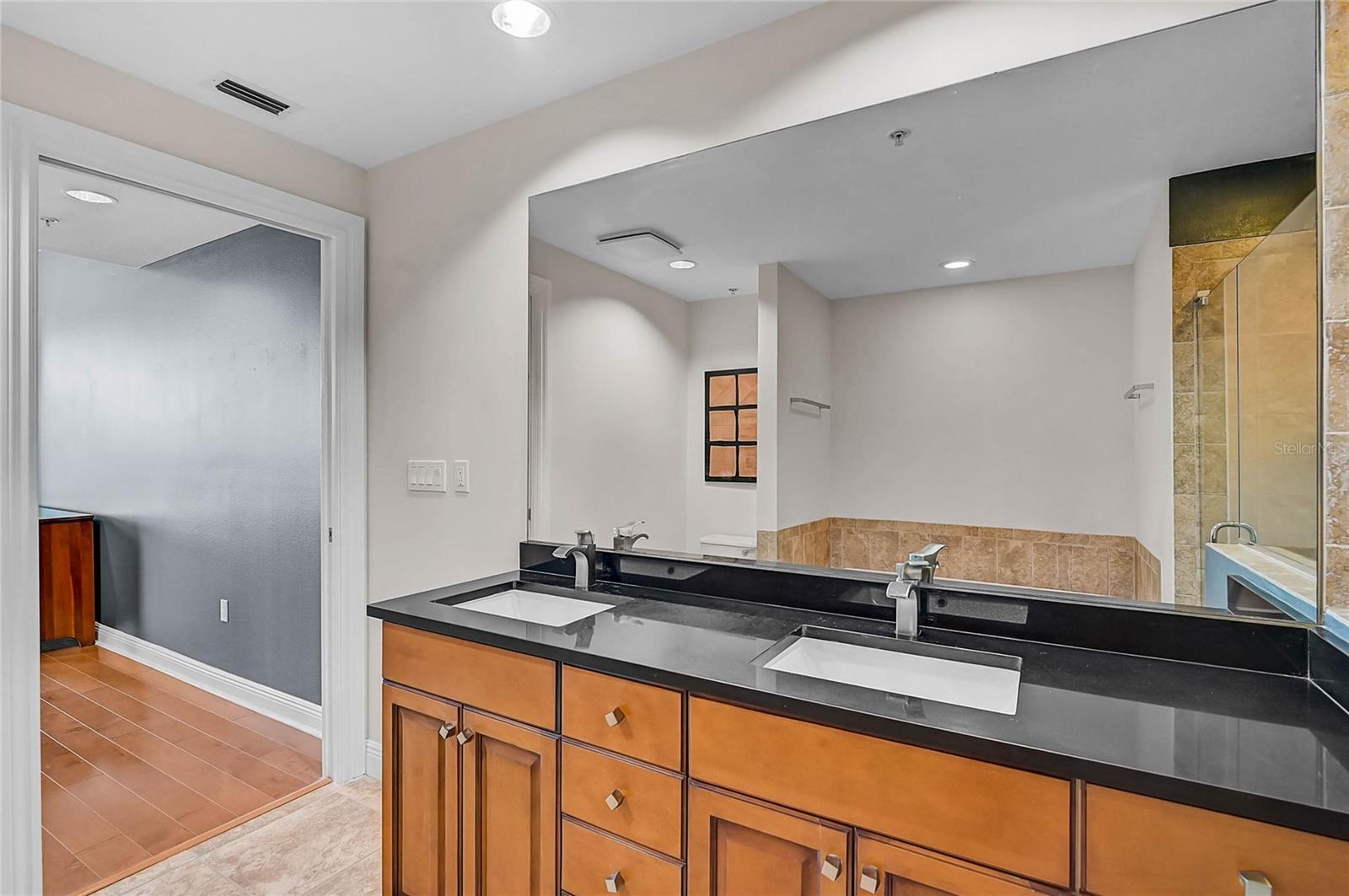 Image 16 of 51 For 1771 Ringling Boulevard 704