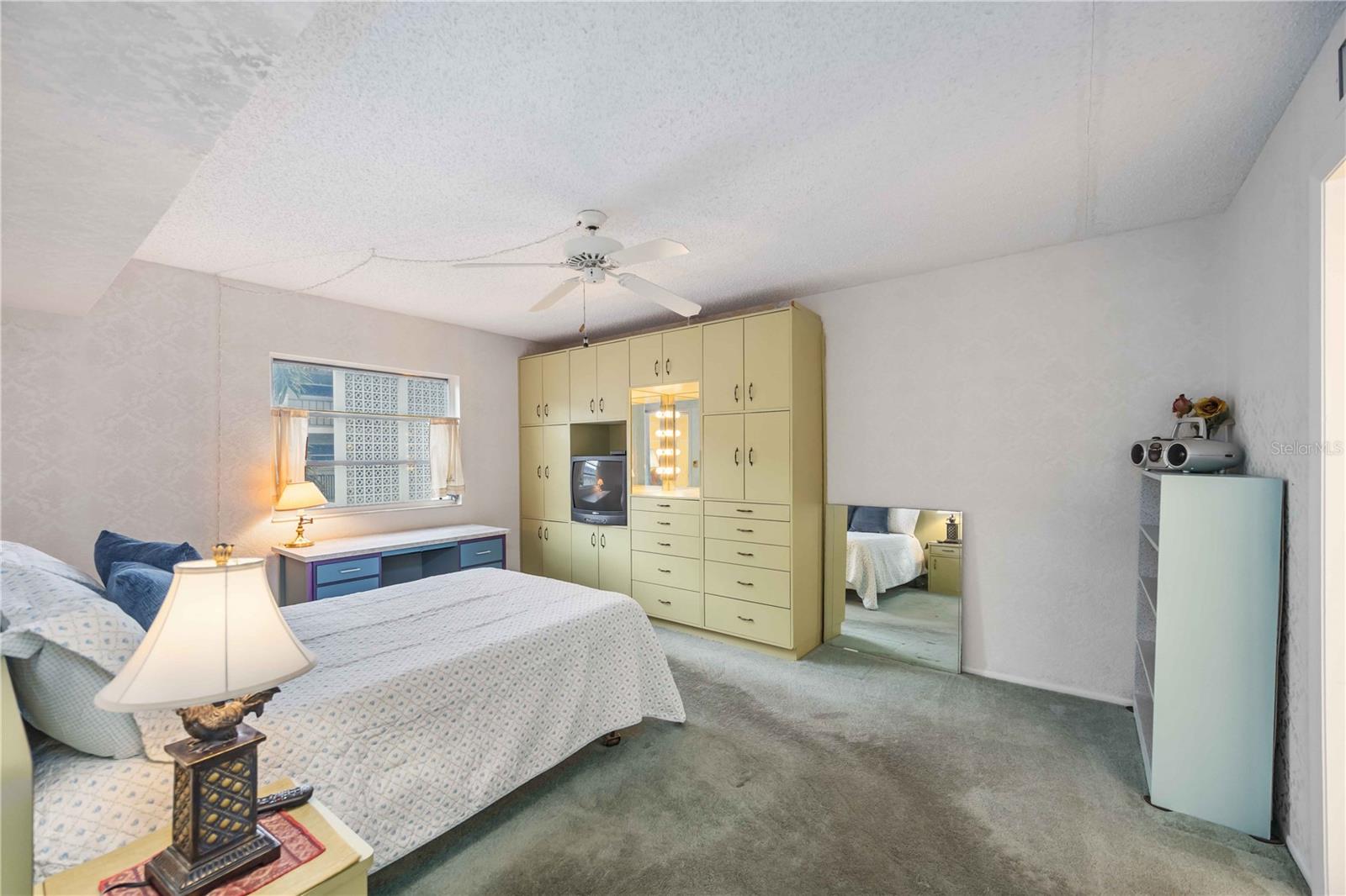 Image 14 of 28 For 2220 Stickney Point Road 524