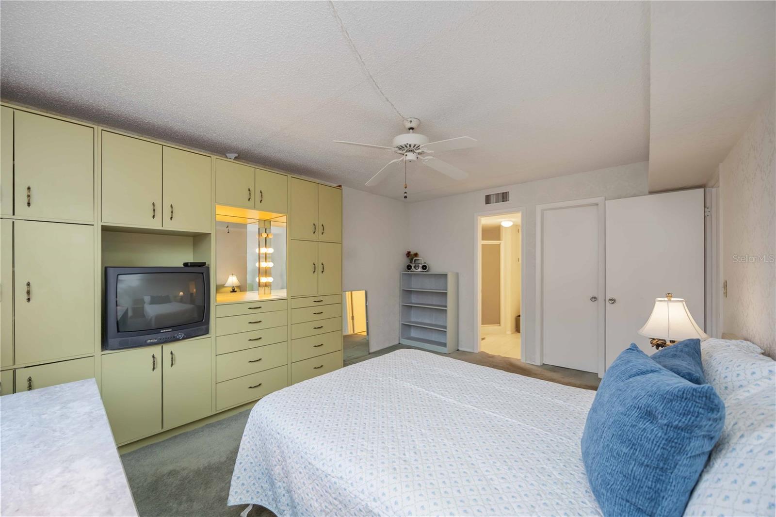 Image 16 of 28 For 2220 Stickney Point Road 524