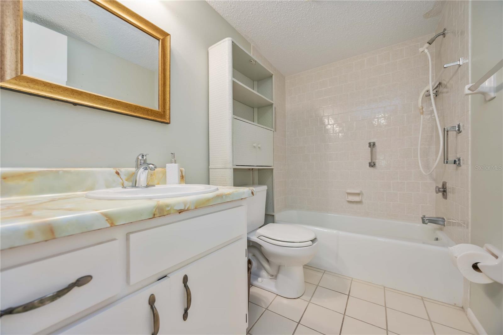 Image 22 of 28 For 2220 Stickney Point Road 524