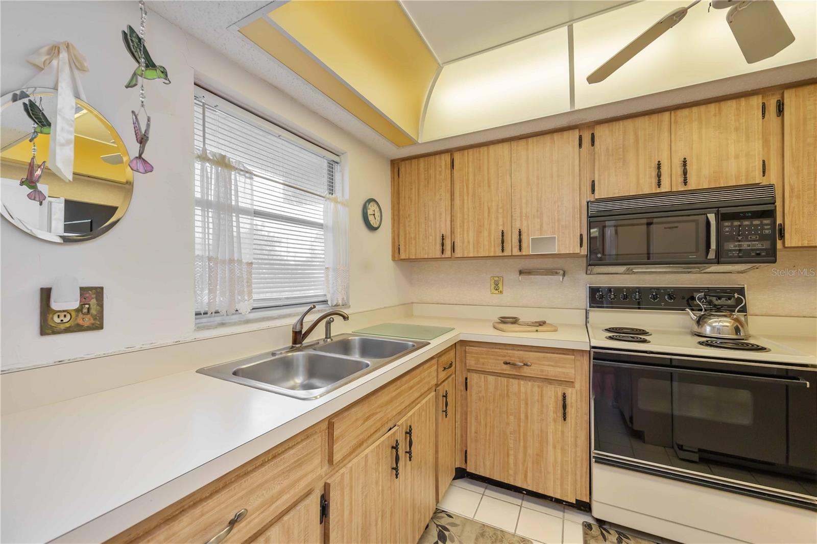 Image 6 of 28 For 2220 Stickney Point Road 524