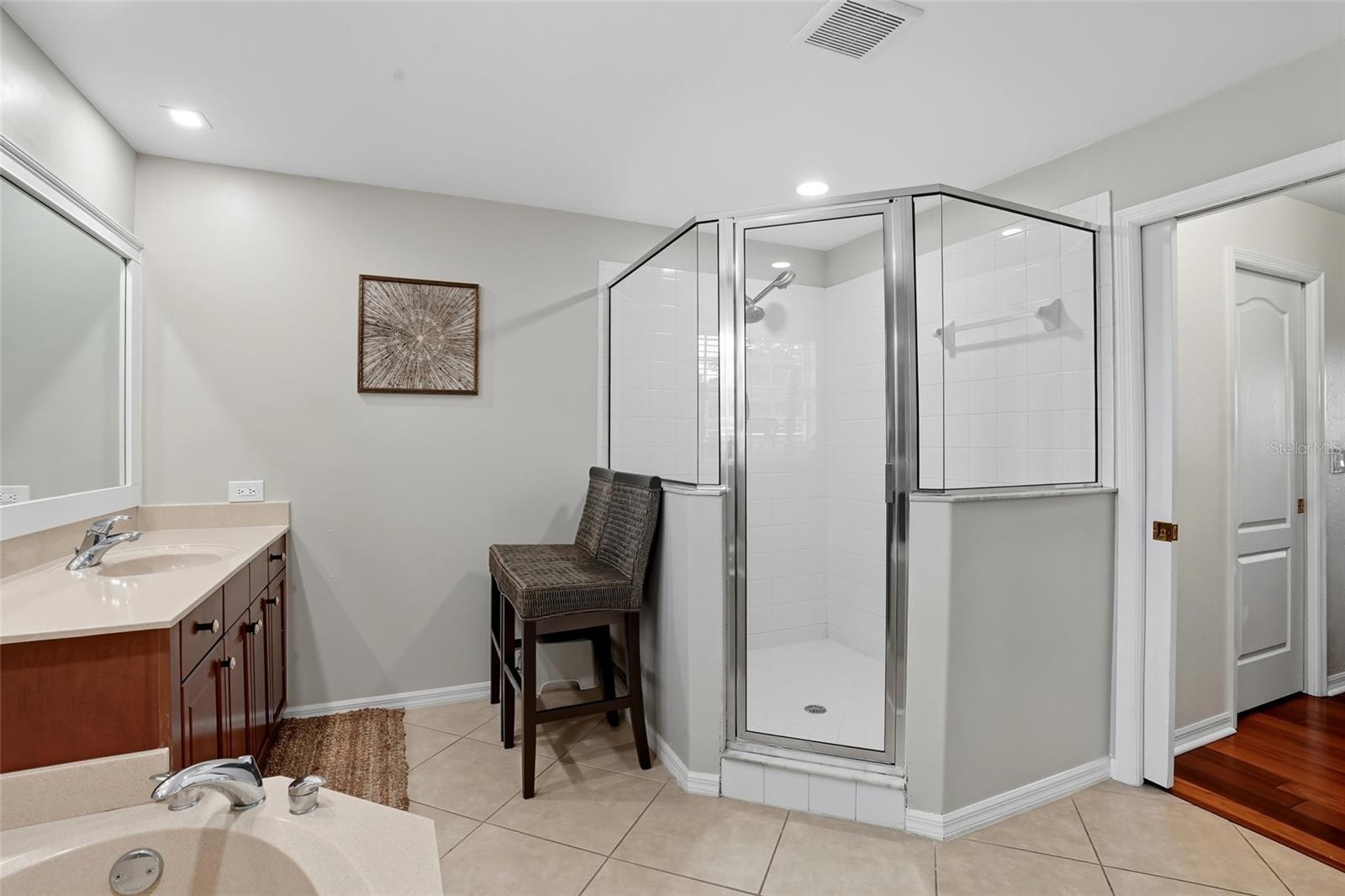 Listing photo id 24 for 4577 Fairloop Run