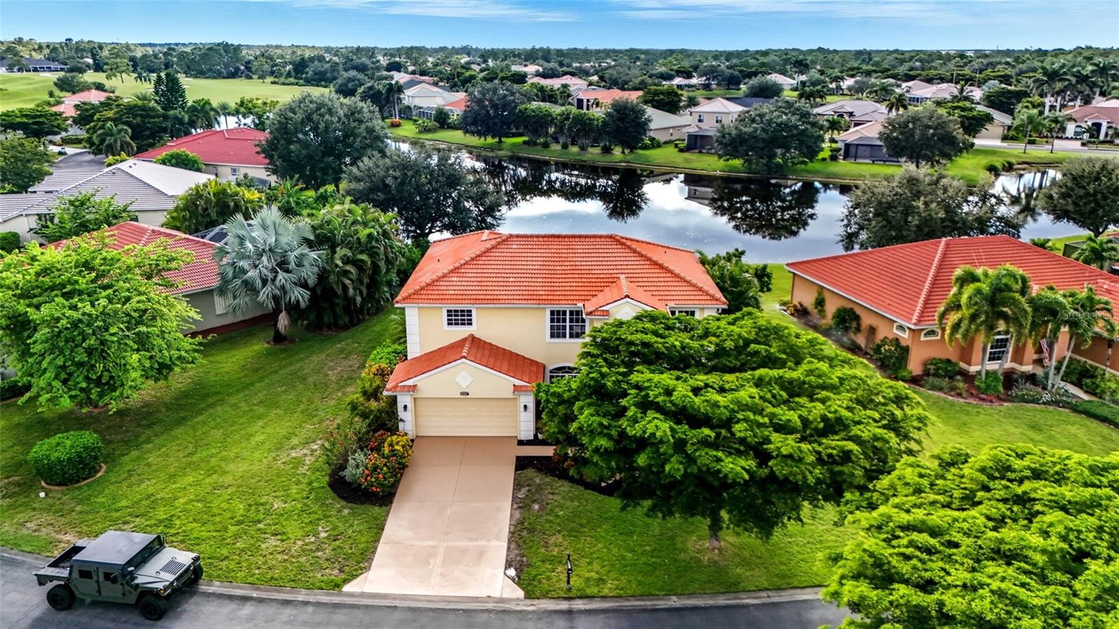 Listing photo id 1 for 4577 Fairloop Run