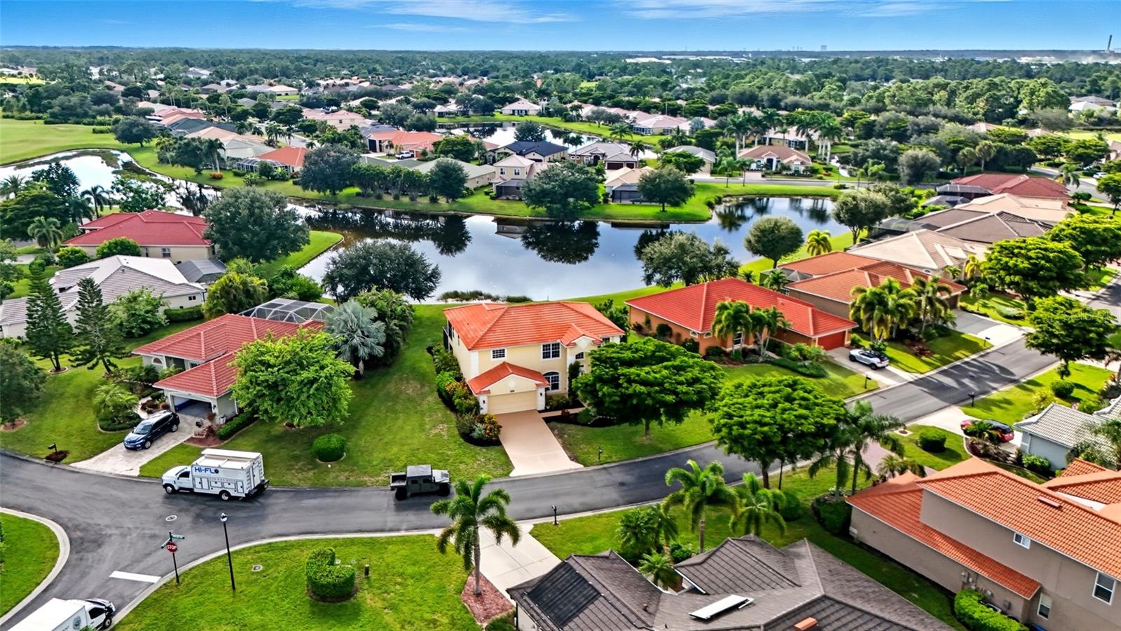 Listing photo id 2 for 4577 Fairloop Run