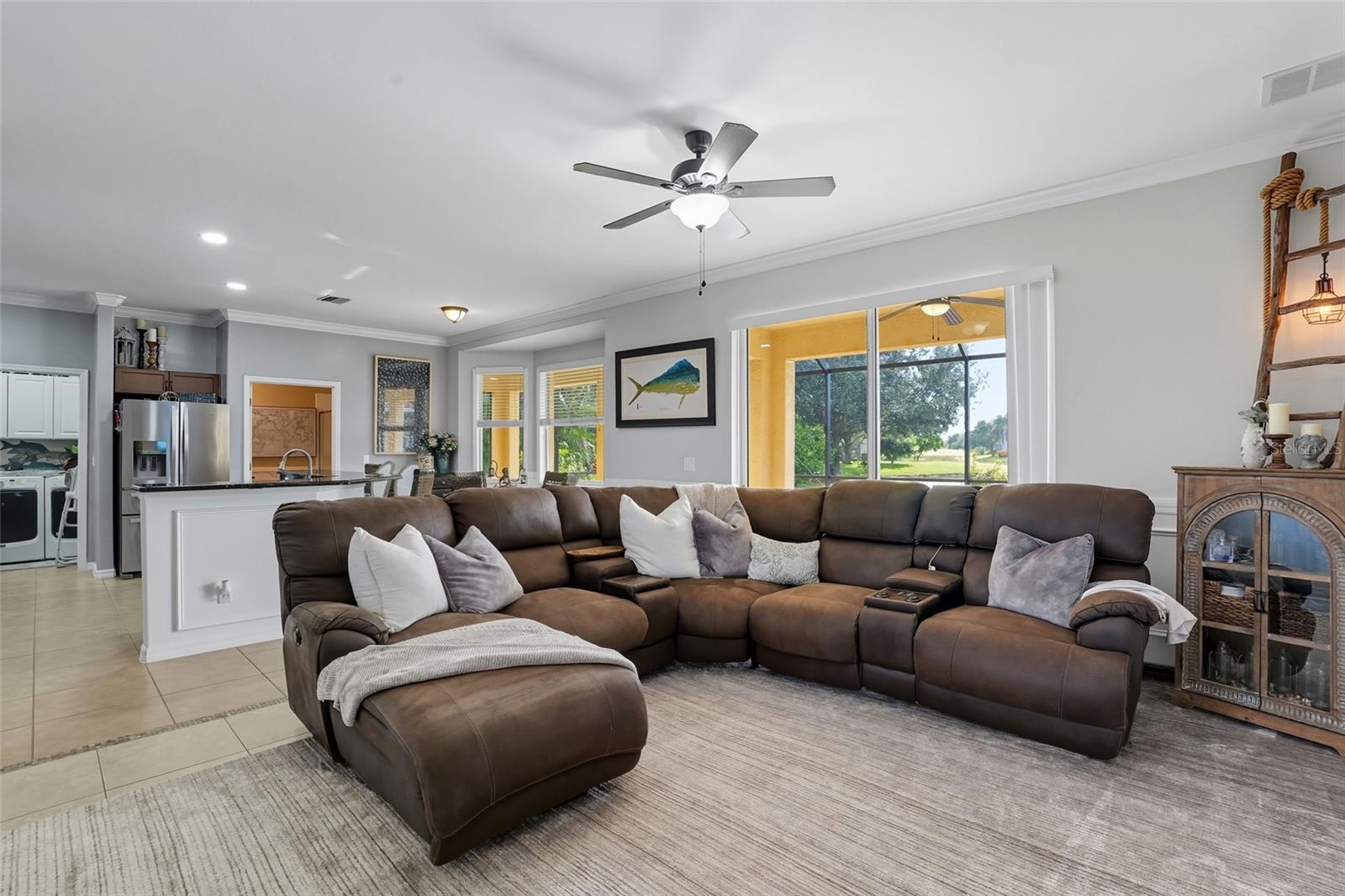 Listing photo id 3 for 4577 Fairloop Run