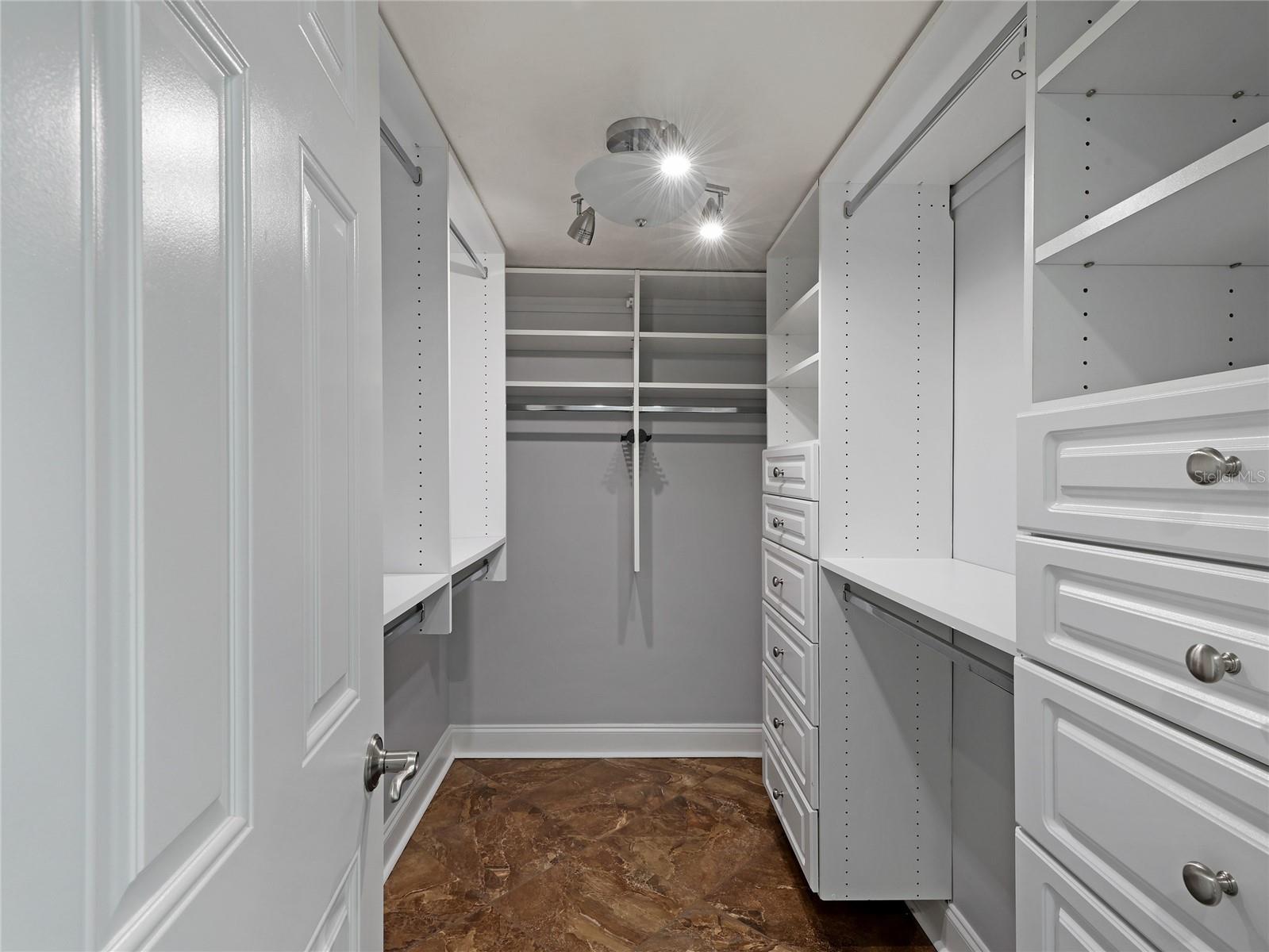 Listing photo id 11 for 988 Blvd Of The Arts  1011