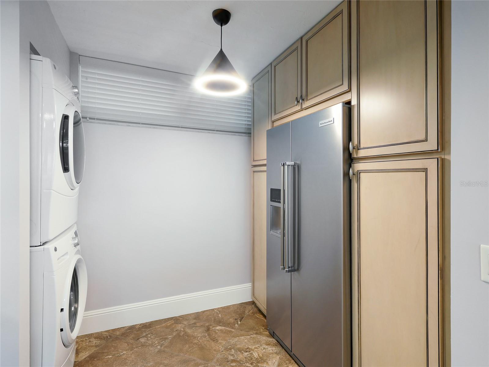 Listing photo id 14 for 988 Blvd Of The Arts  1011