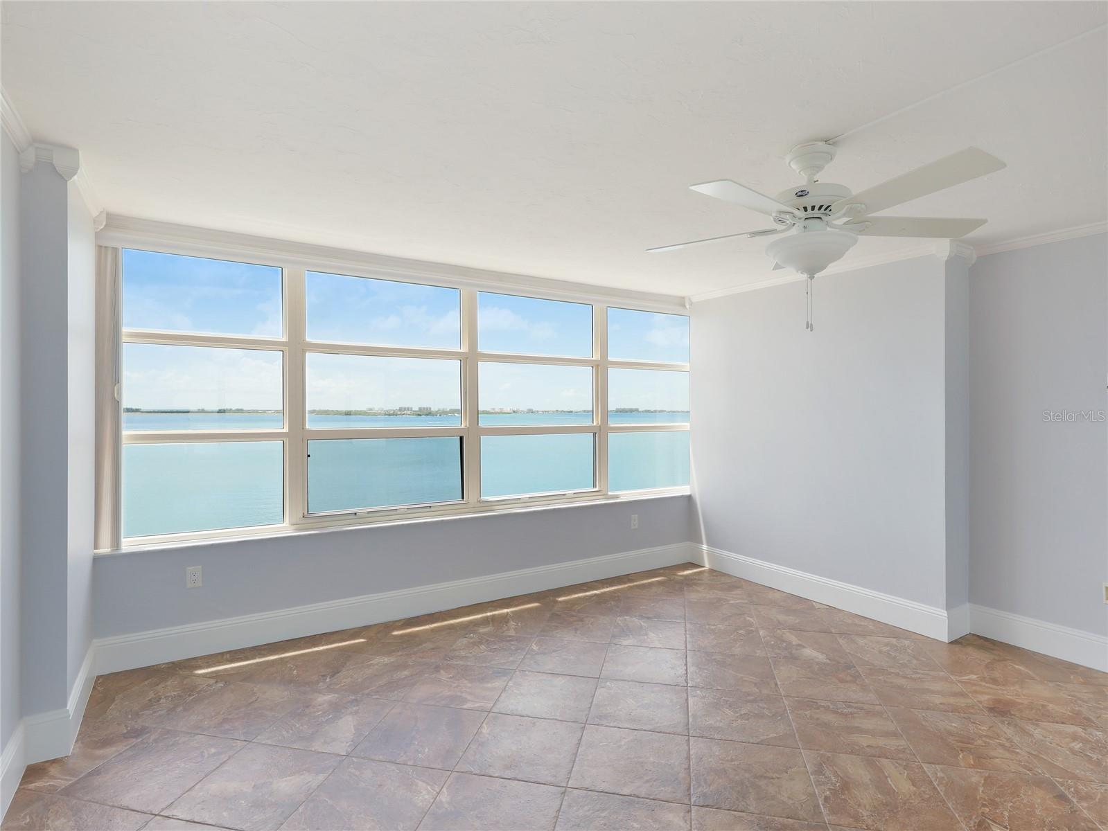 Listing photo id 16 for 988 Blvd Of The Arts  1011