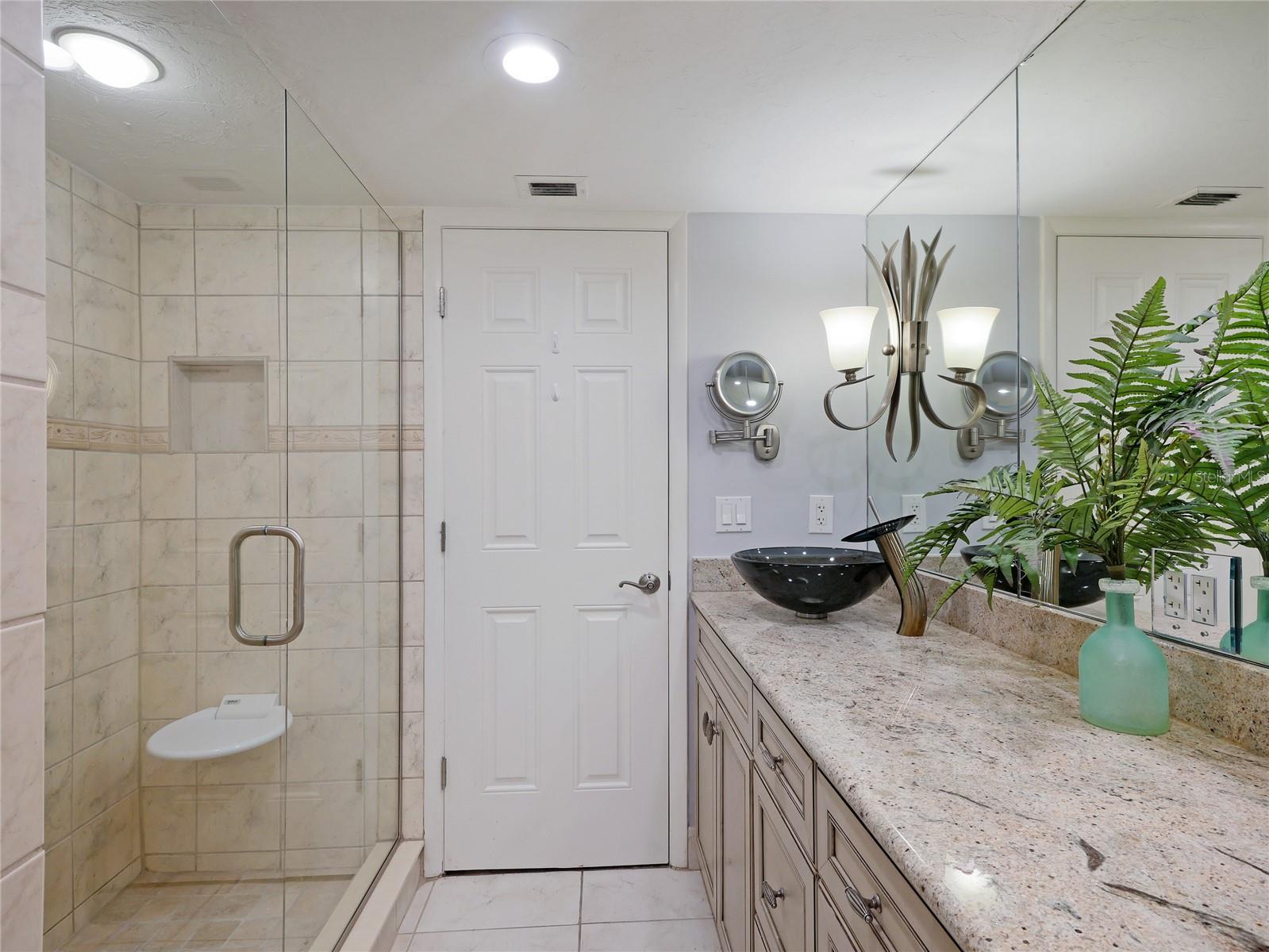 Listing photo id 17 for 988 Blvd Of The Arts  1011