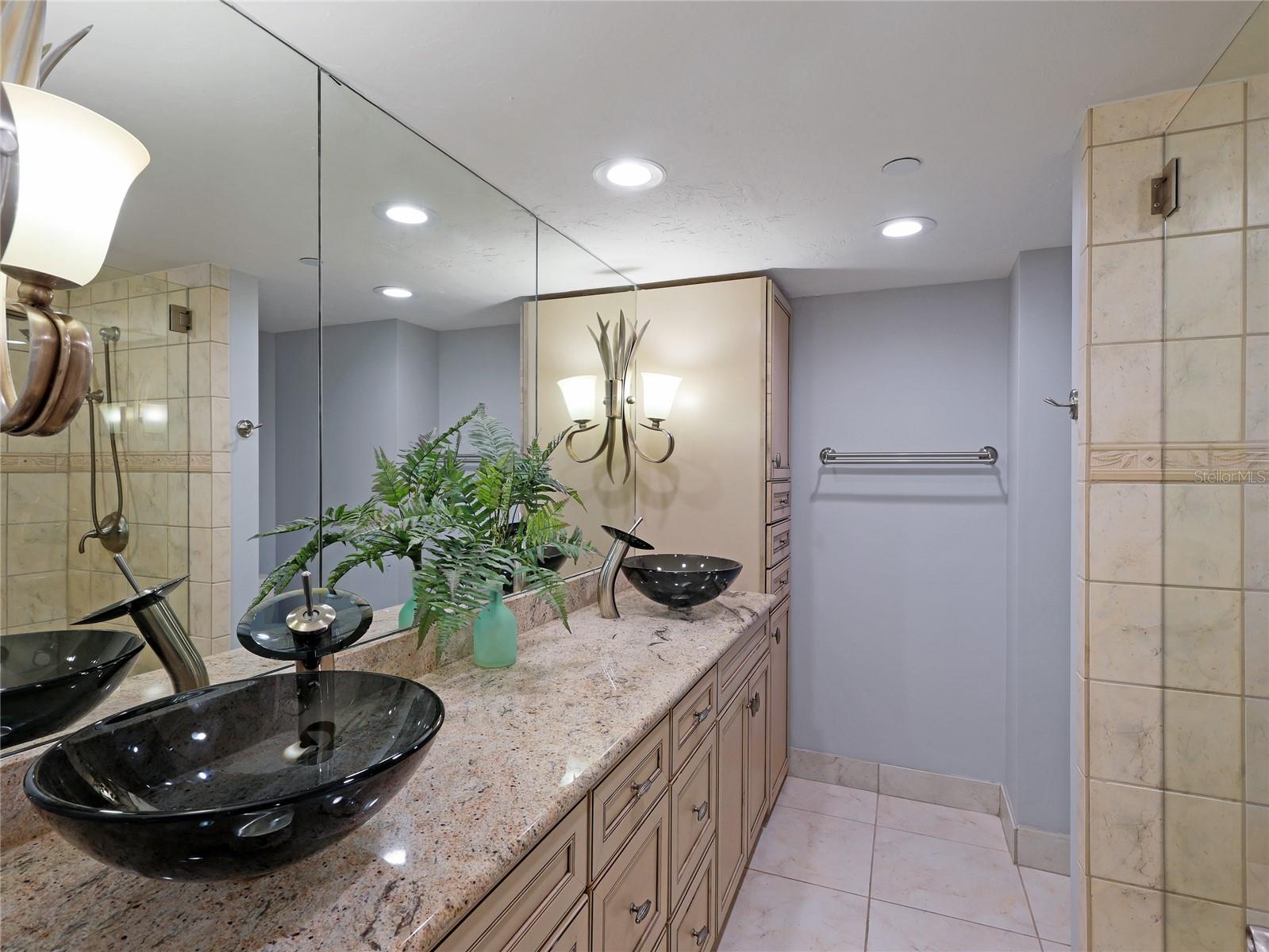 Listing photo id 18 for 988 Blvd Of The Arts  1011