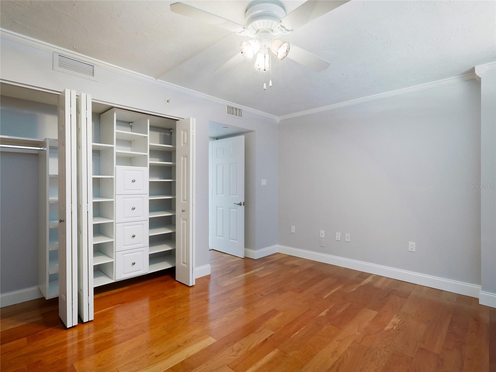 Listing photo id 19 for 988 Blvd Of The Arts  1011