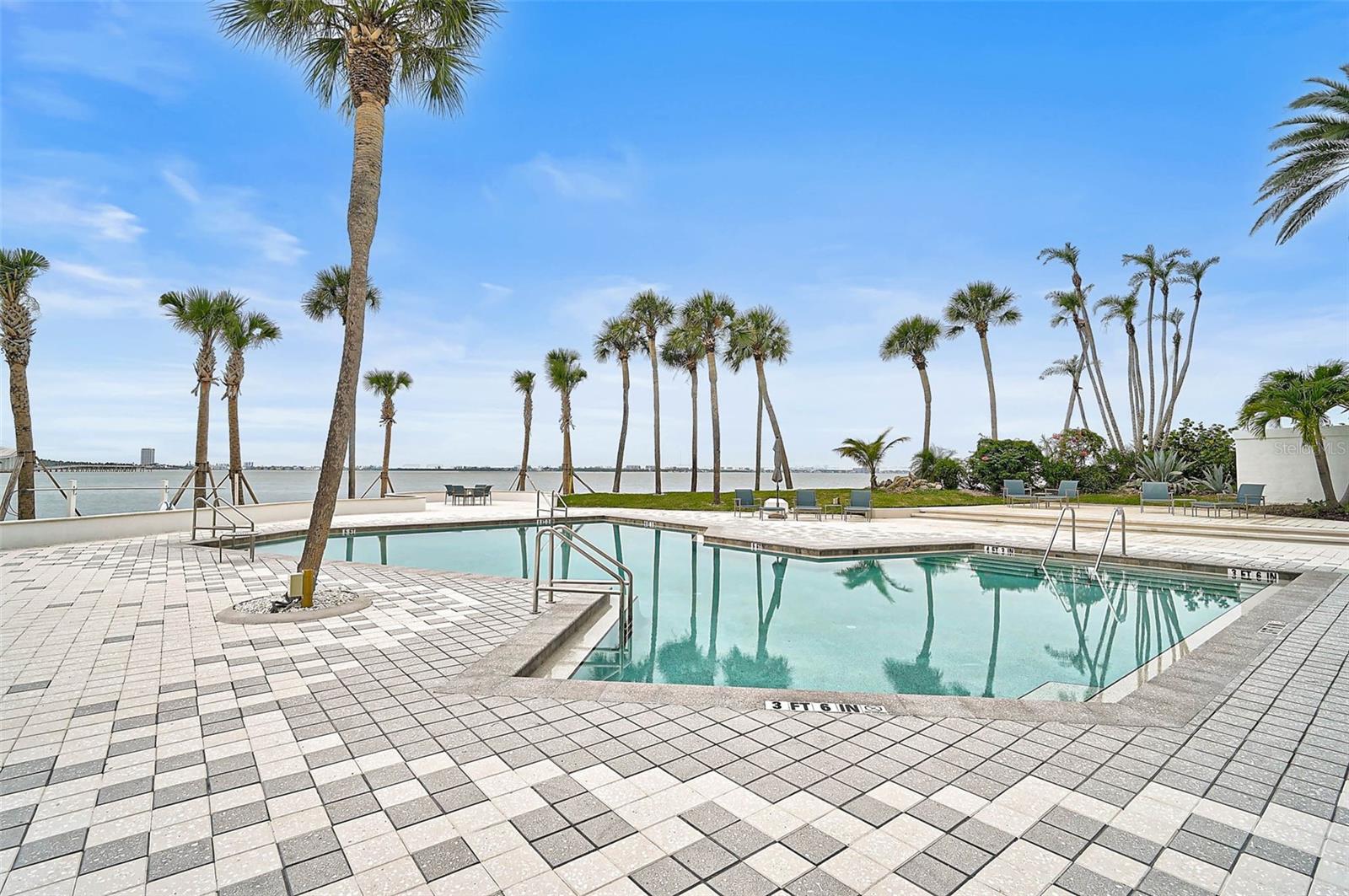 Listing photo id 26 for 988 Blvd Of The Arts  1011