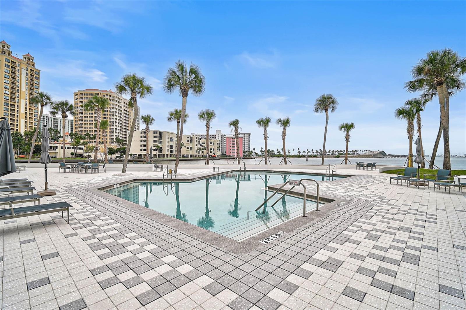 Listing photo id 28 for 988 Blvd Of The Arts  1011