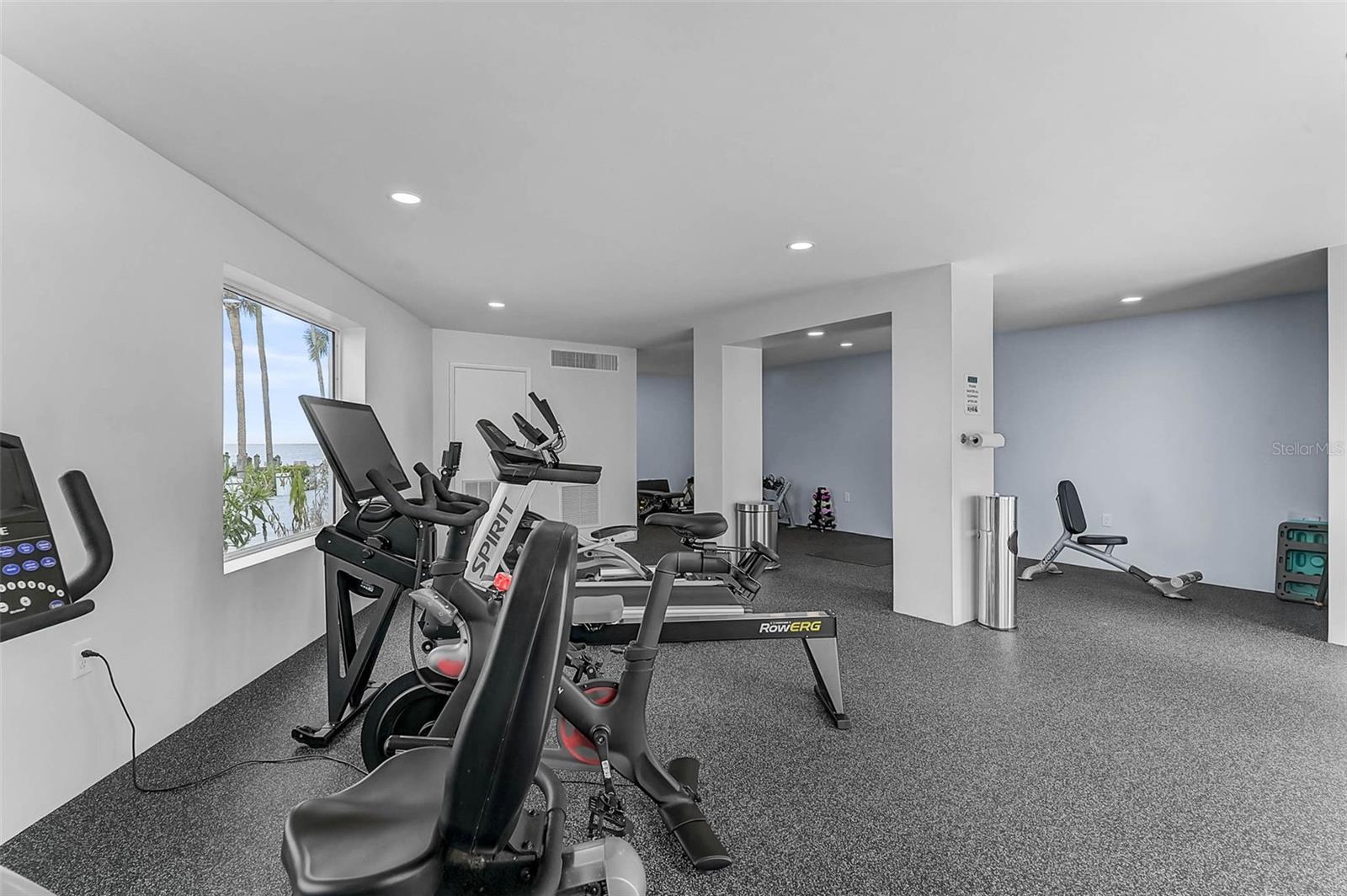 Listing photo id 31 for 988 Blvd Of The Arts  1011