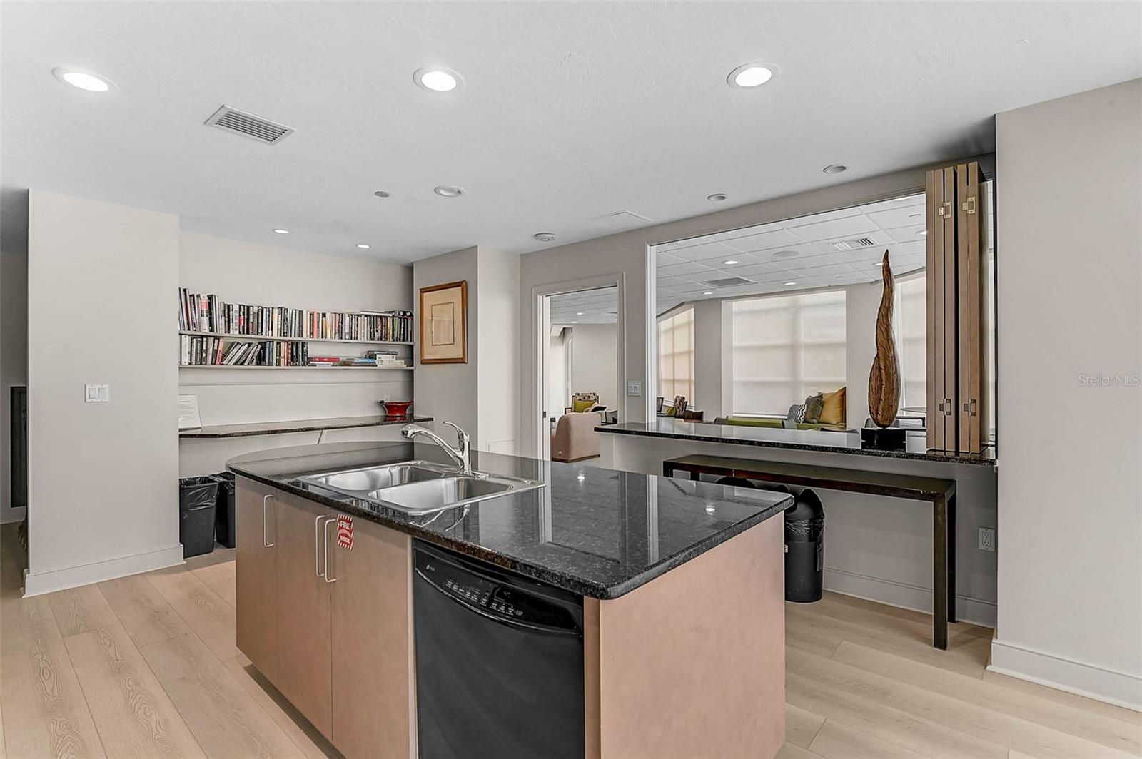 Listing photo id 32 for 988 Blvd Of The Arts  1011