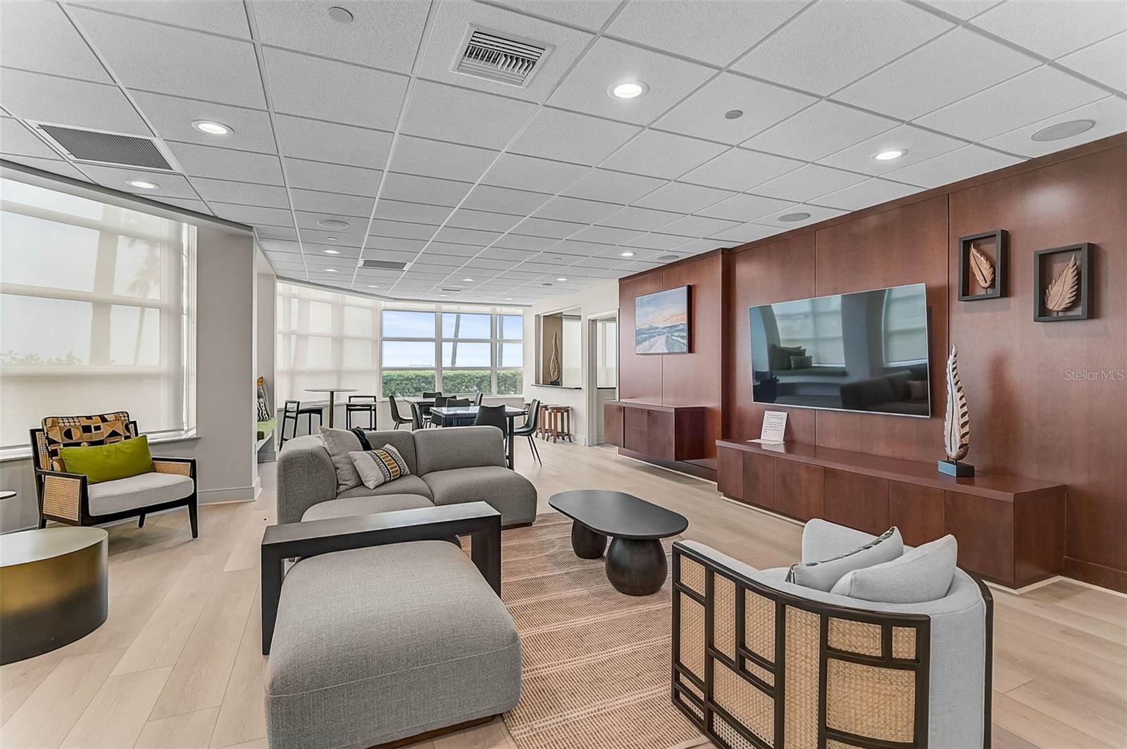 Listing photo id 34 for 988 Blvd Of The Arts  1011