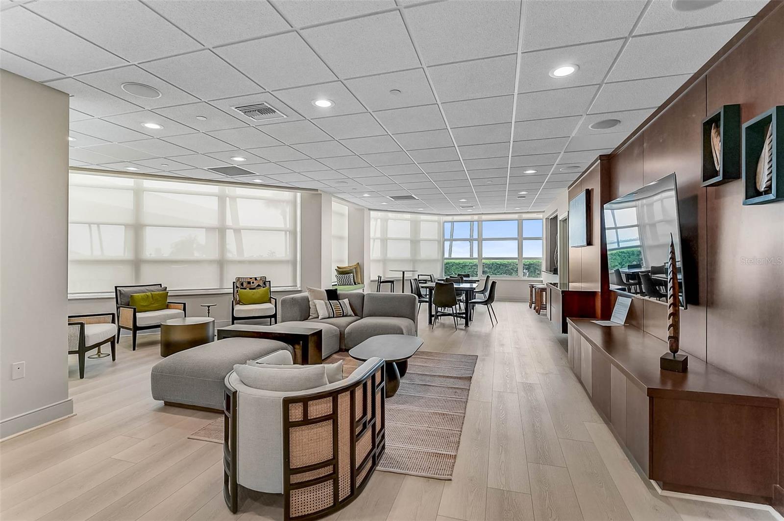 Listing photo id 35 for 988 Blvd Of The Arts  1011