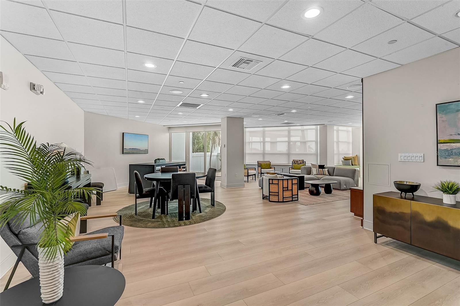 Listing photo id 37 for 988 Blvd Of The Arts  1011