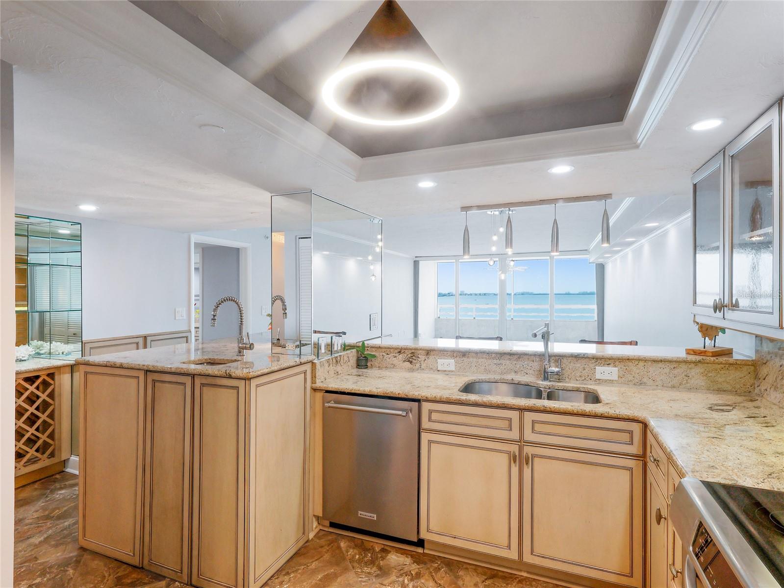 Listing photo id 2 for 988 Blvd Of The Arts  1011