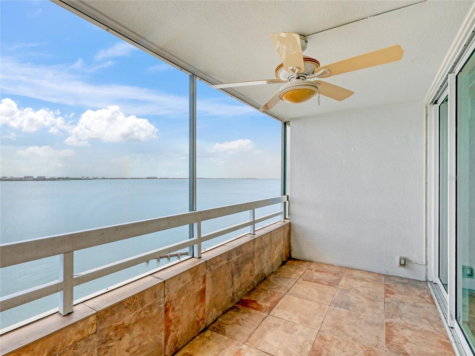 Listing photo id 41 for 988 Blvd Of The Arts  1011