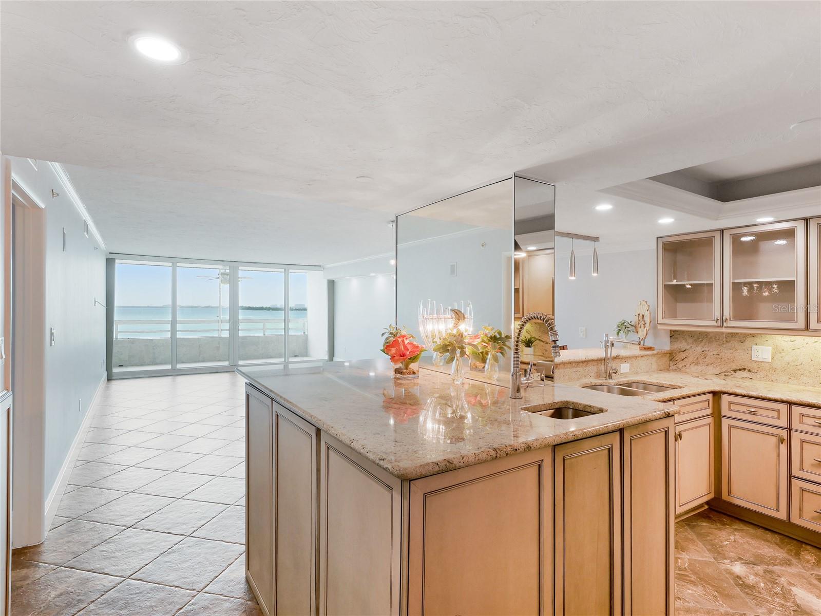 Listing photo id 3 for 988 Blvd Of The Arts  1011