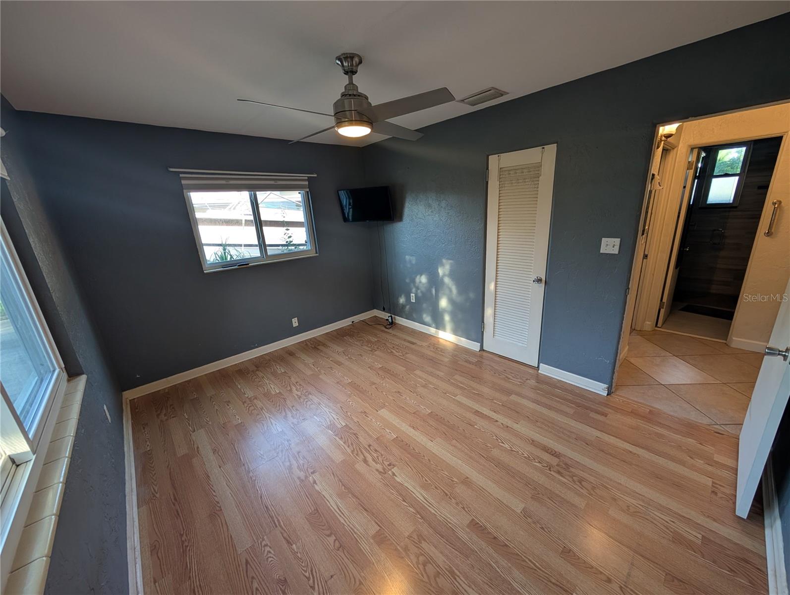 Image 14 of 39 For 140 Briggs Avenue