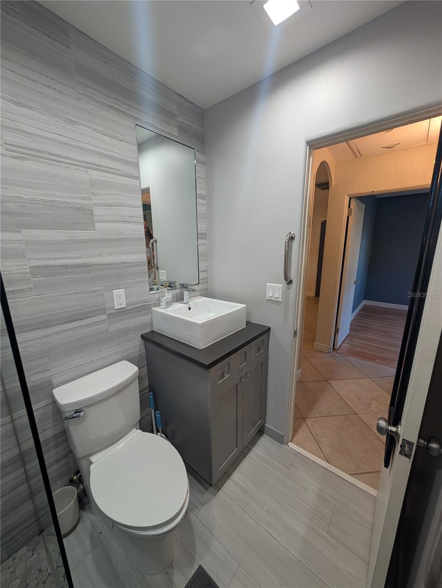 Image 18 of 39 For 140 Briggs Avenue