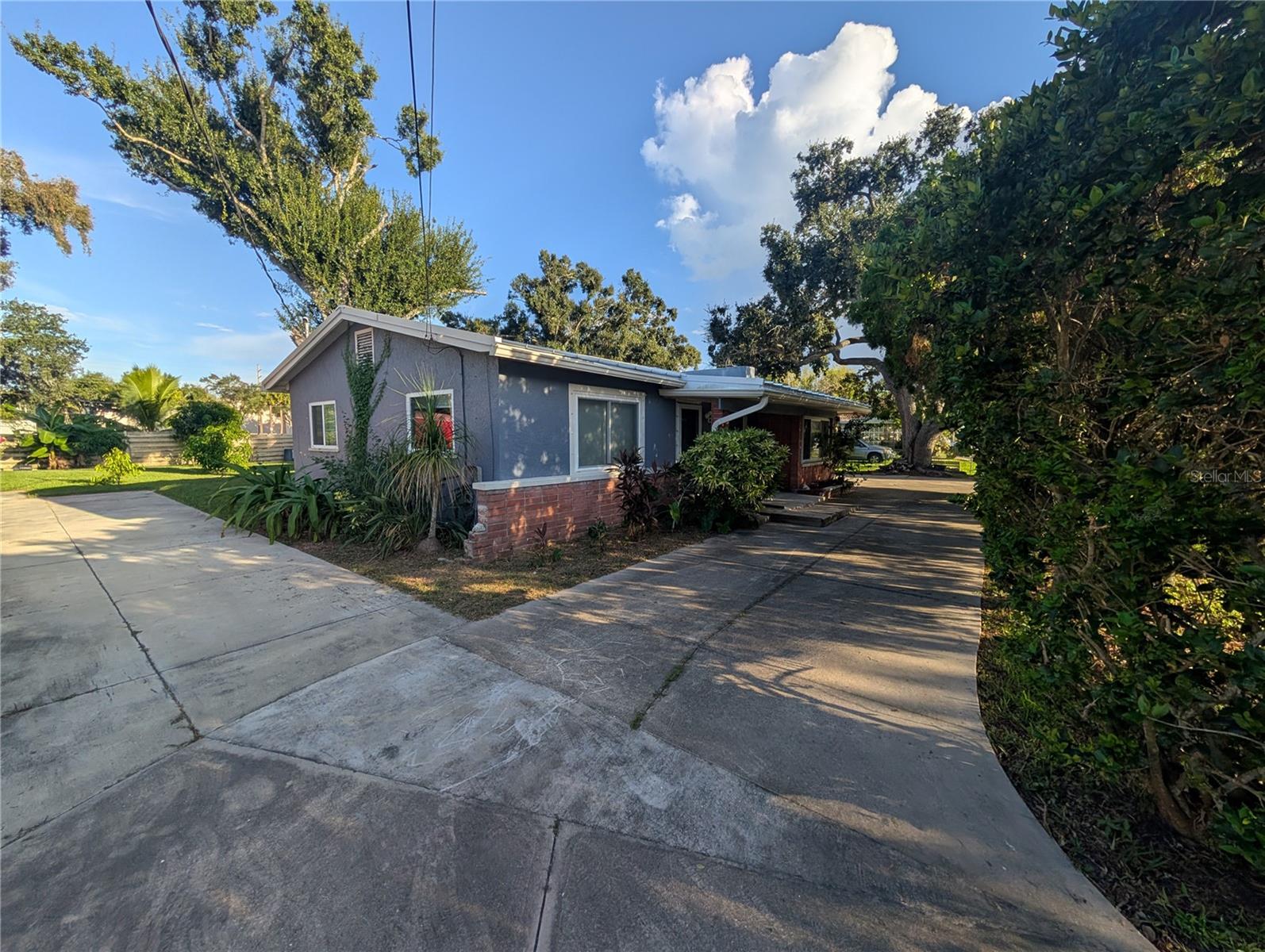 Image 2 of 39 For 140 Briggs Avenue