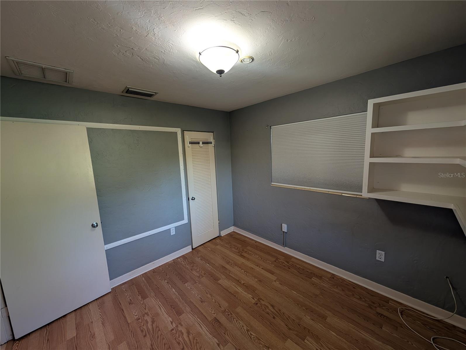 Image 20 of 39 For 140 Briggs Avenue