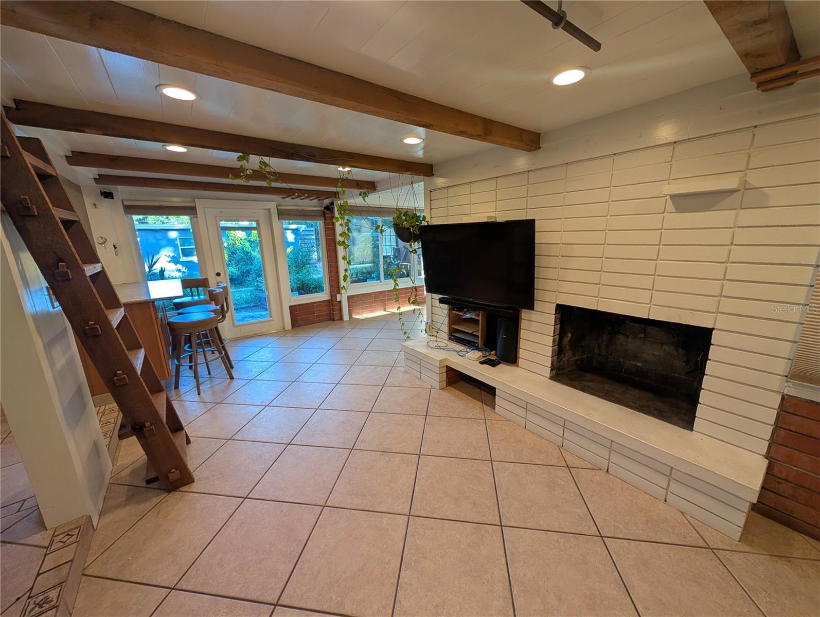 Image 23 of 39 For 140 Briggs Avenue