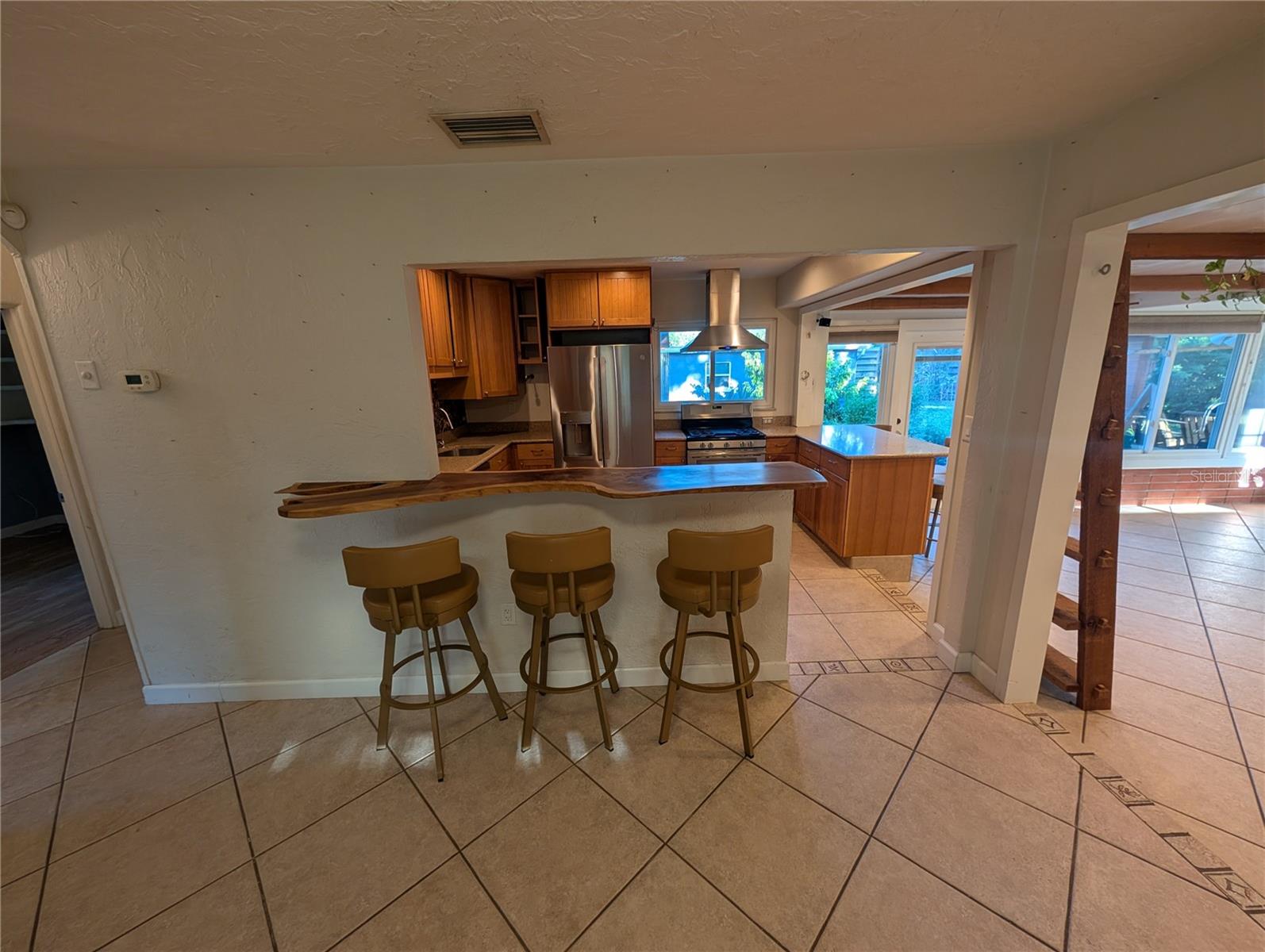 Image 24 of 39 For 140 Briggs Avenue