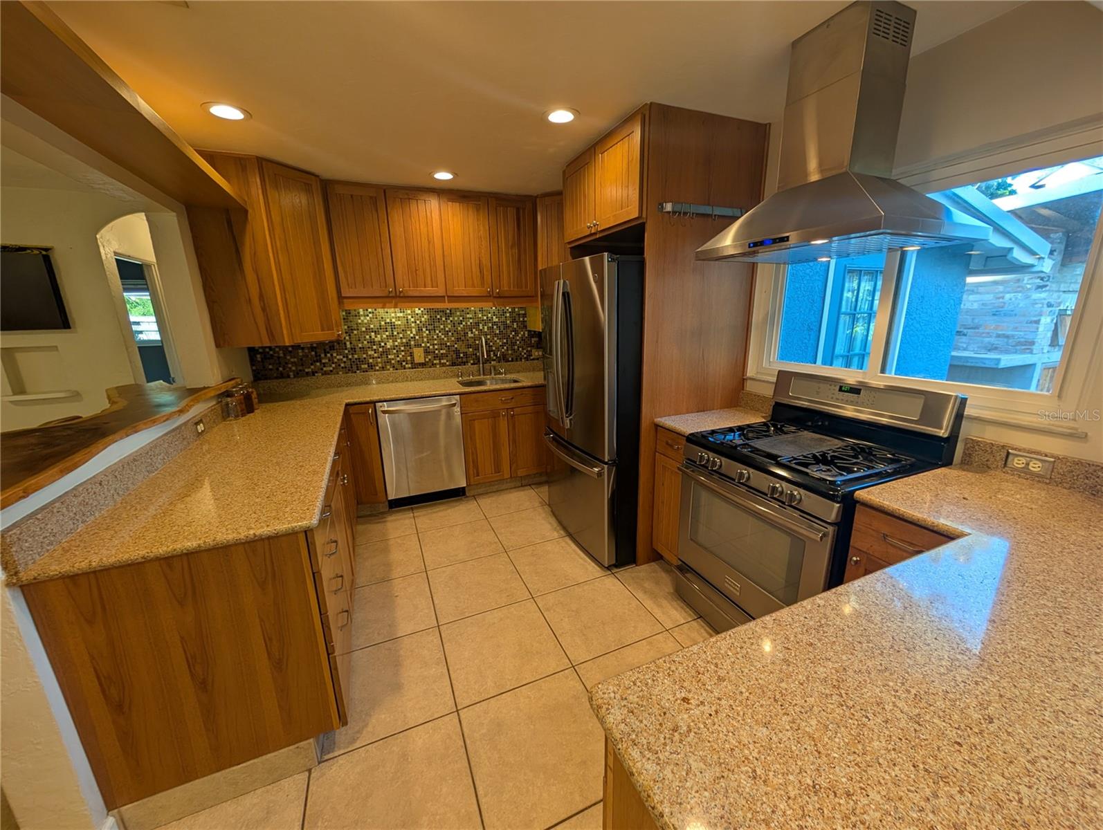 Image 26 of 39 For 140 Briggs Avenue