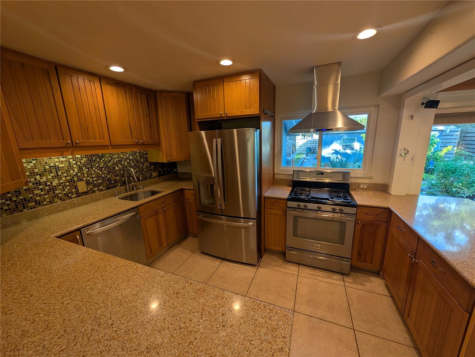 Image 27 of 39 For 140 Briggs Avenue