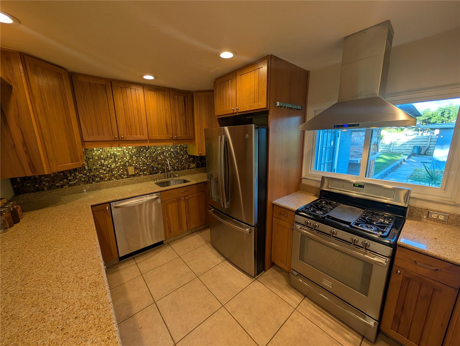 Image 28 of 39 For 140 Briggs Avenue