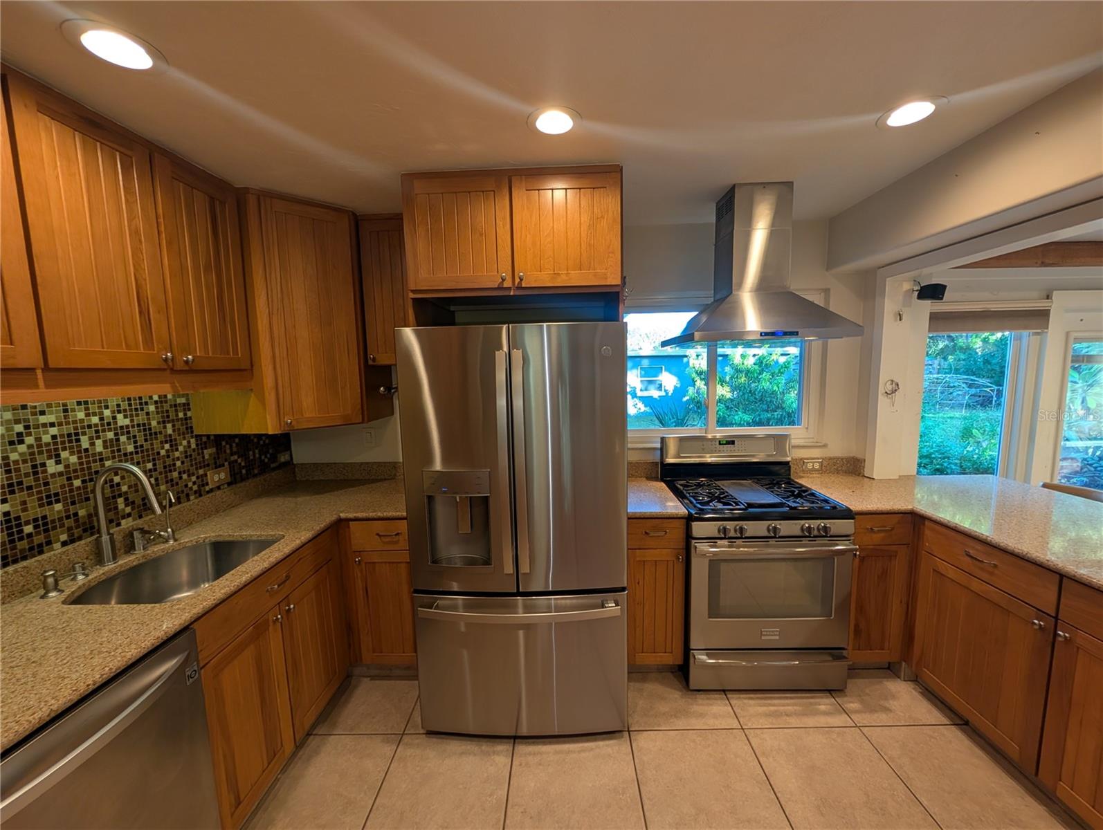 Image 29 of 39 For 140 Briggs Avenue