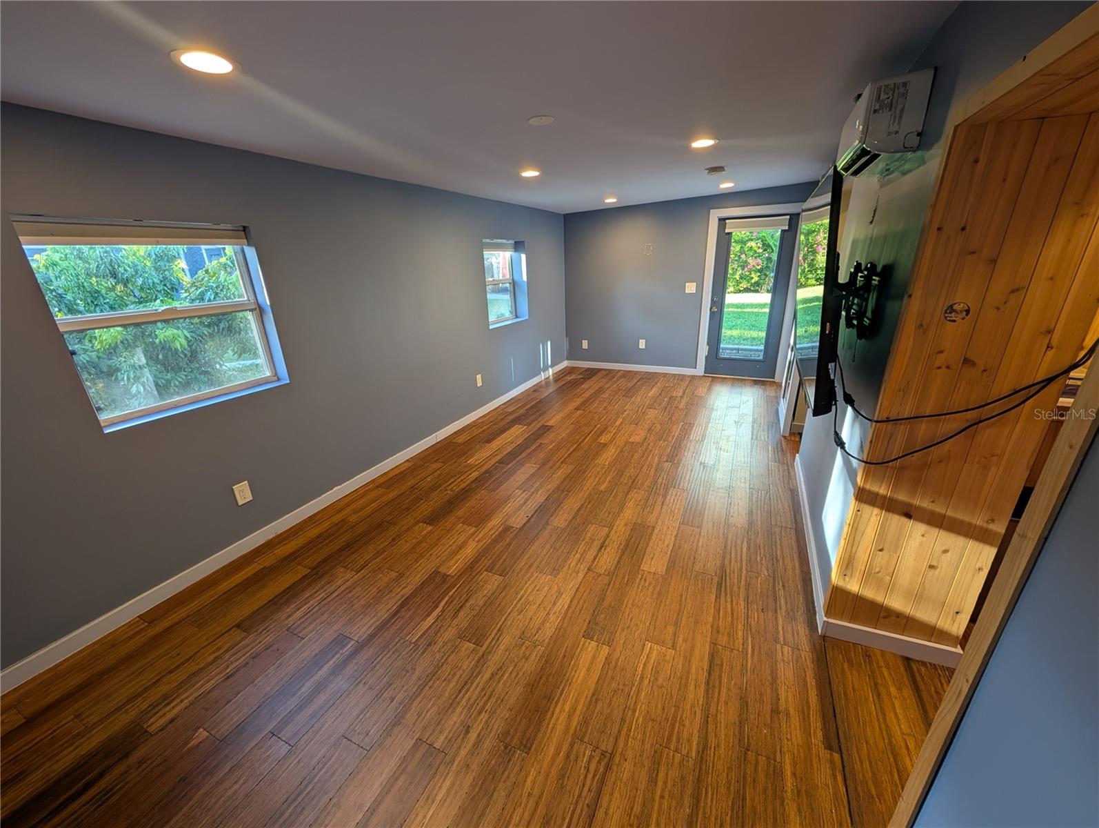 Image 31 of 39 For 140 Briggs Avenue