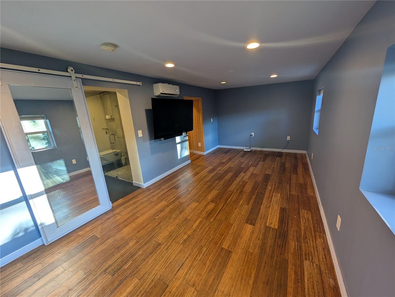 Image 33 of 39 For 140 Briggs Avenue