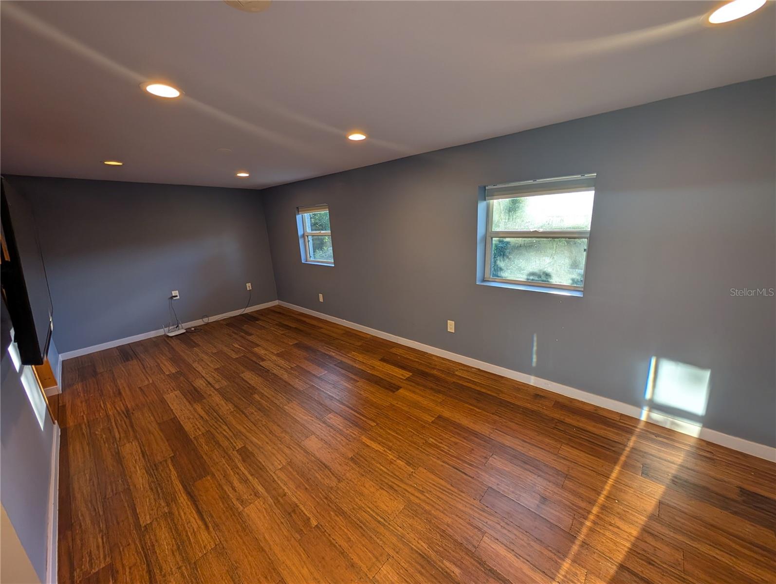 Image 34 of 39 For 140 Briggs Avenue