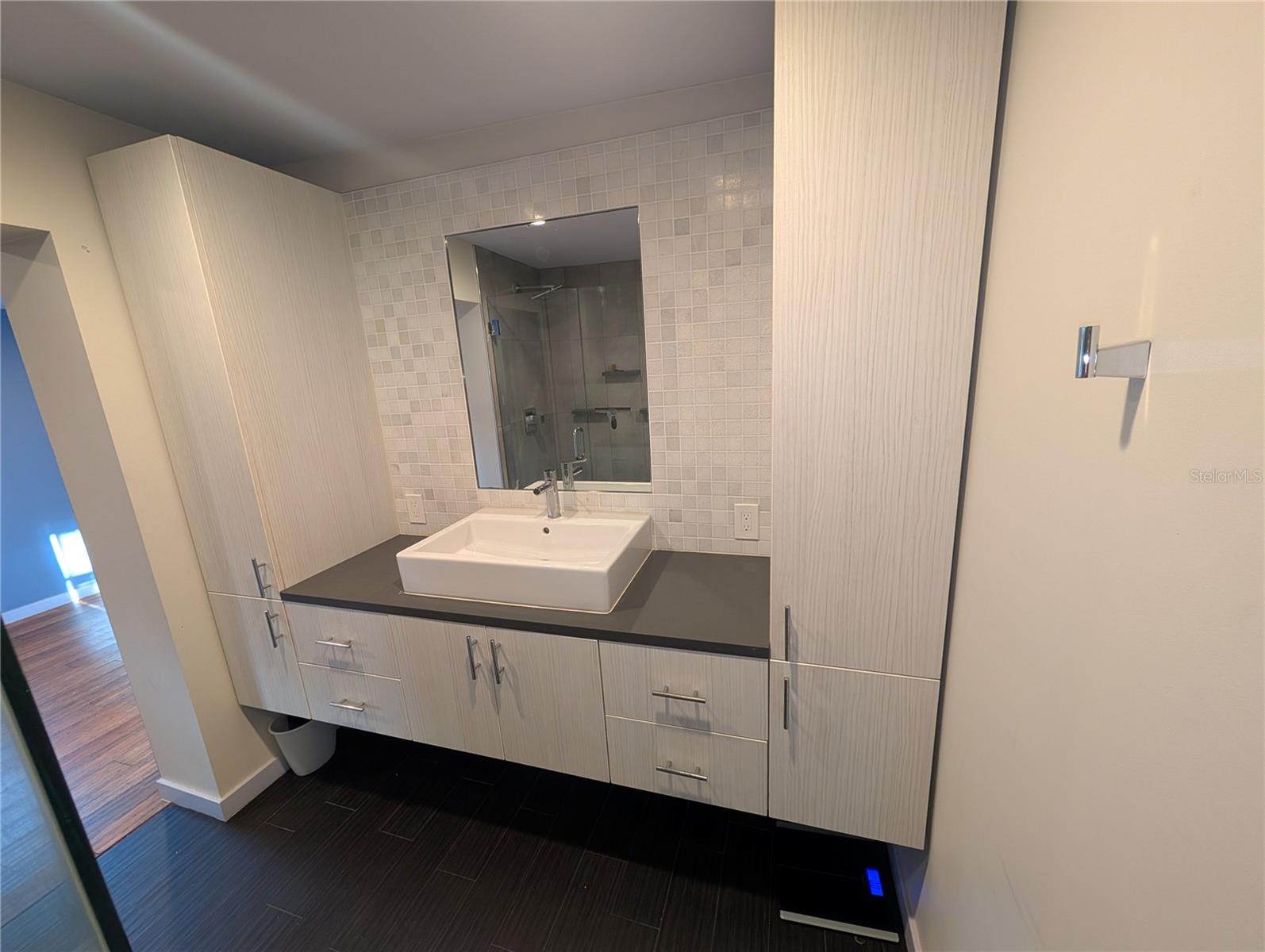 Image 37 of 39 For 140 Briggs Avenue