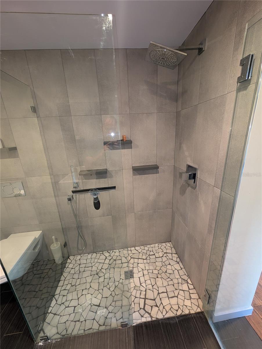 Image 38 of 39 For 140 Briggs Avenue