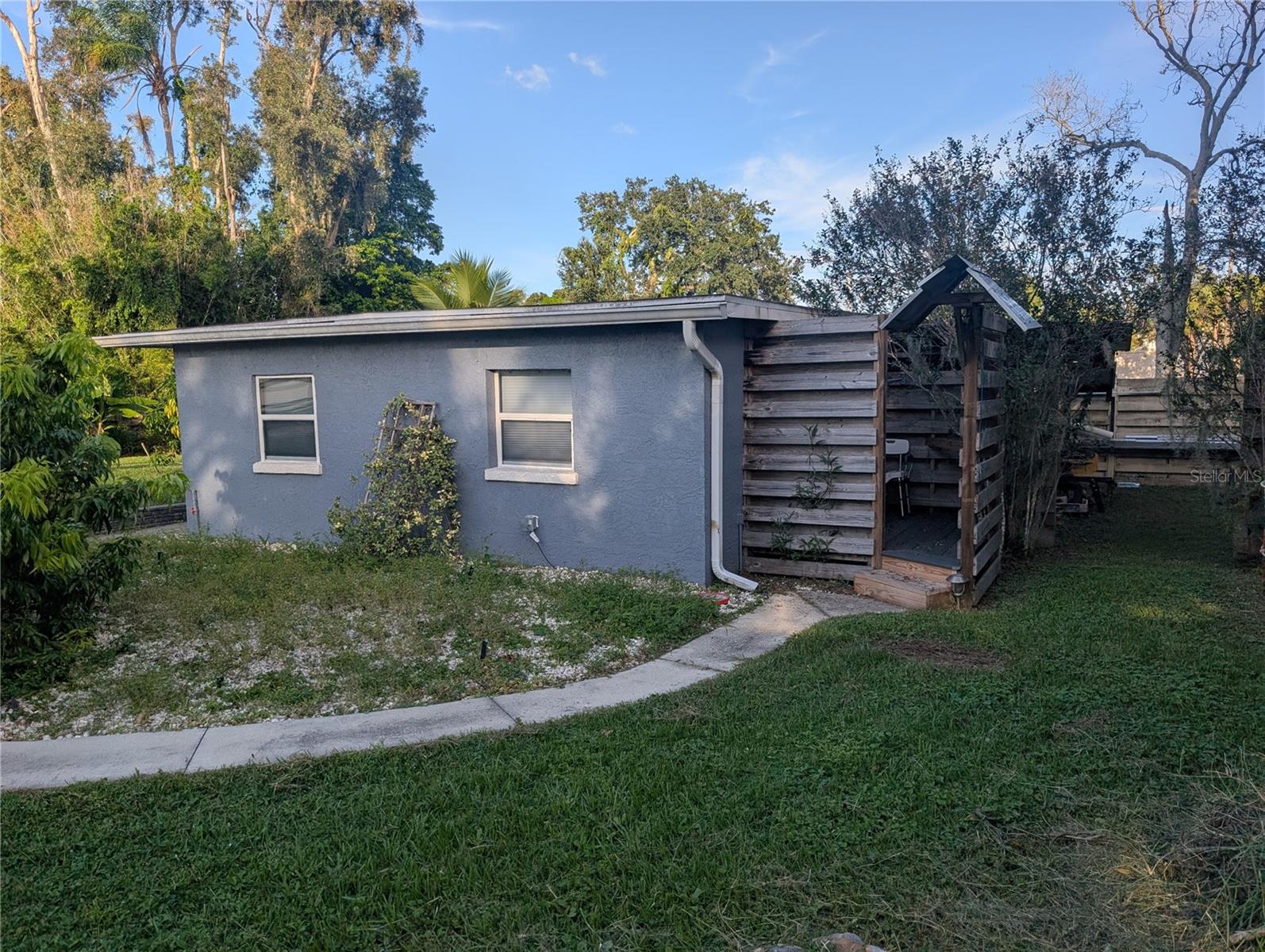 Image 6 of 39 For 140 Briggs Avenue