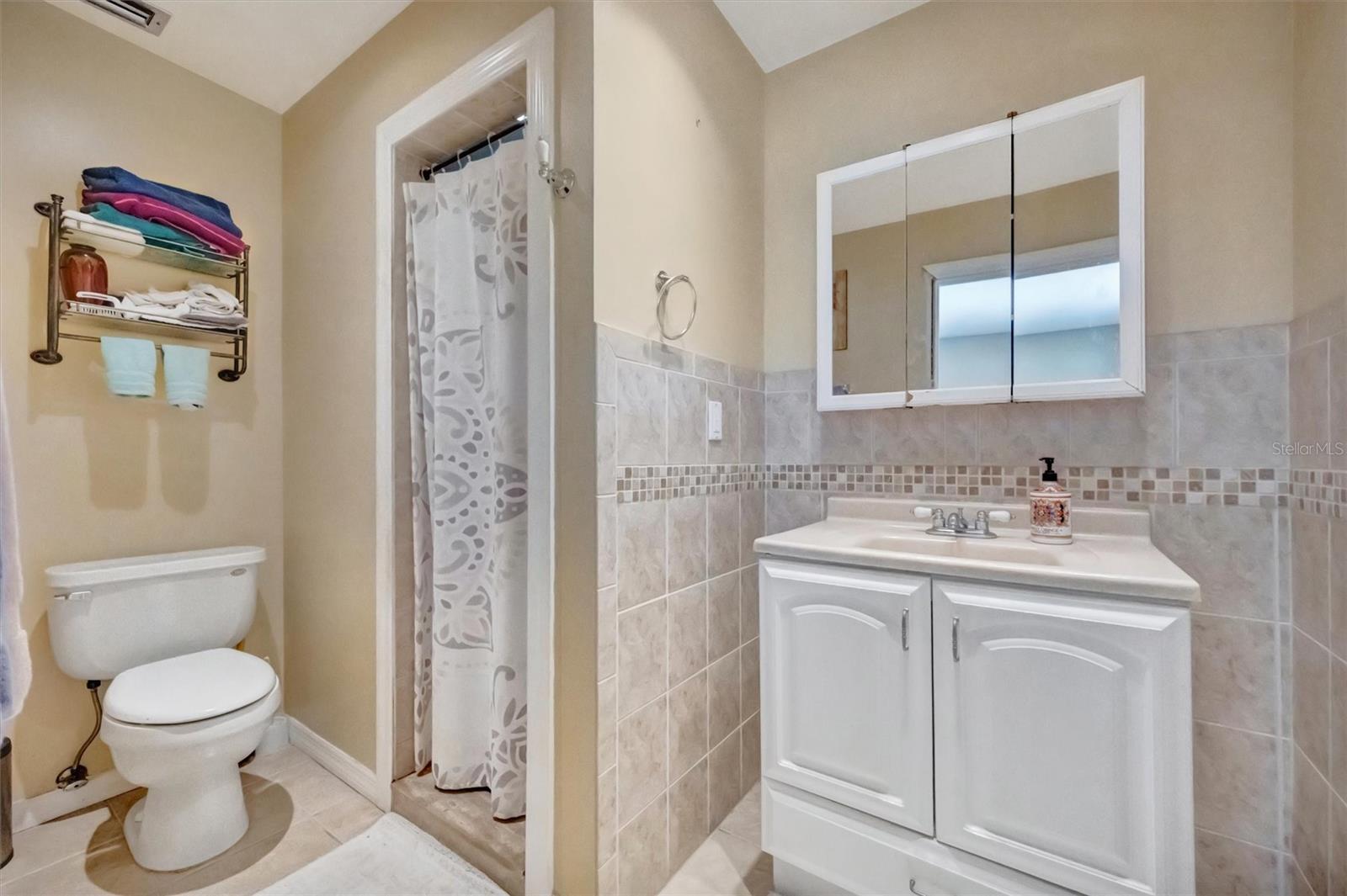 Image 17 of 38 For 407 61st Street Nw