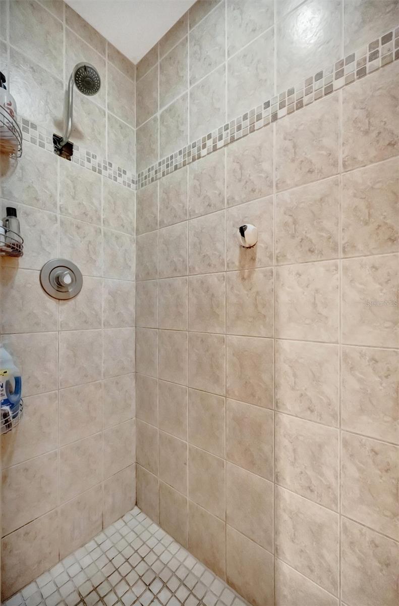 Image 18 of 38 For 407 61st Street Nw