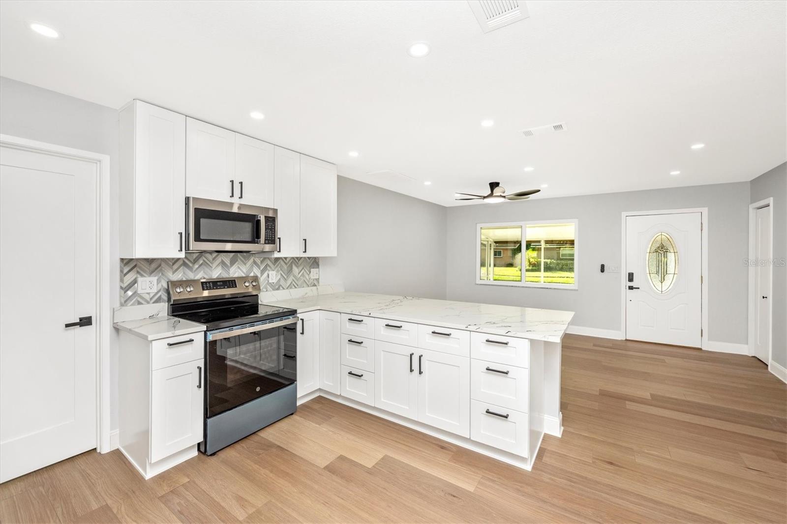 Image 9 of 58 For 7273 61st Avenue N